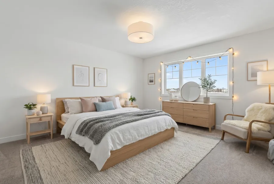 Primary suite, king bed
